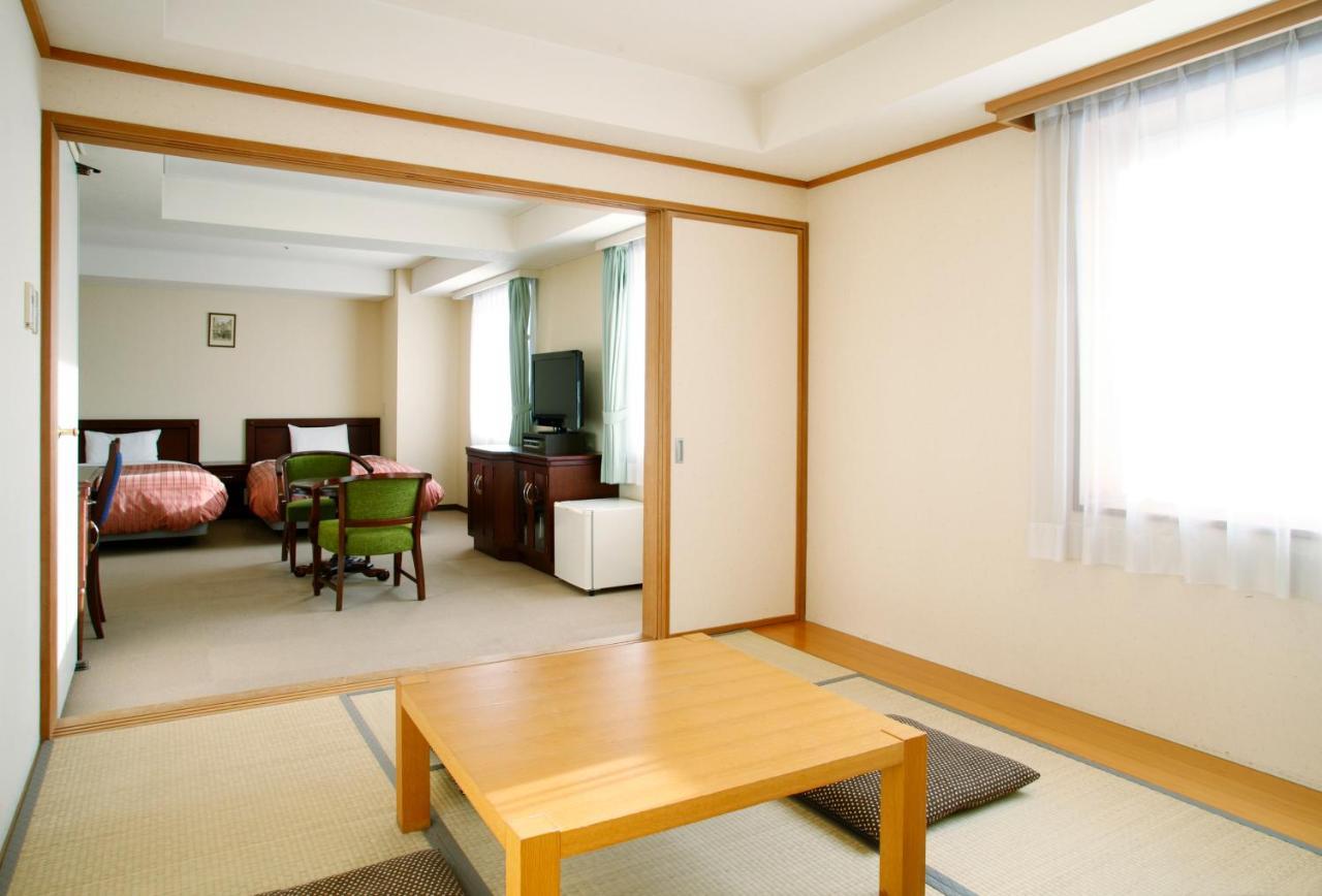 Chitose Station Hotel Bagian luar foto